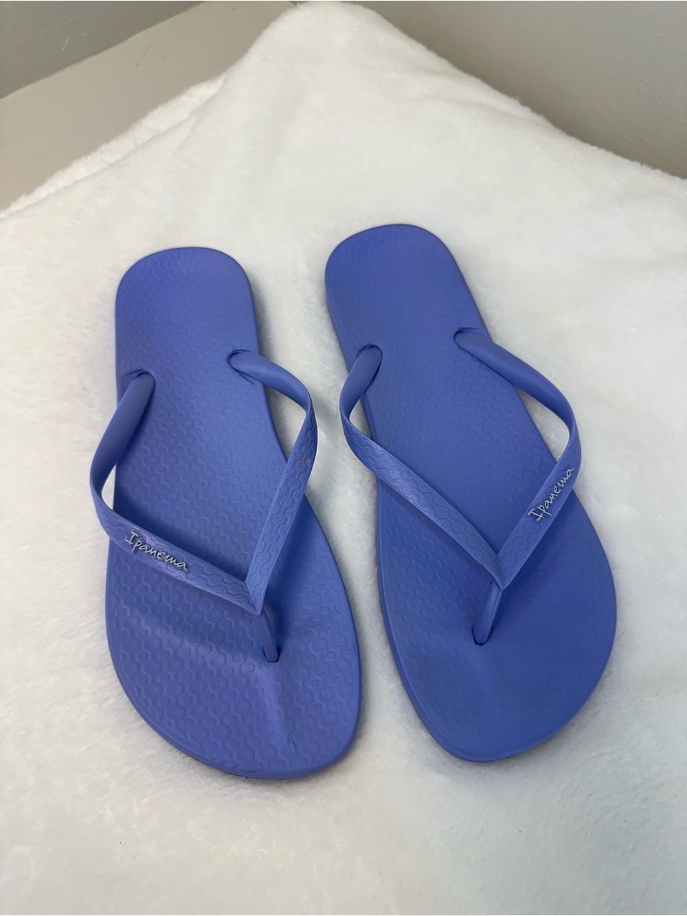 Ipanema Women's periwinkle Blue Flip Flop Sandals size 10